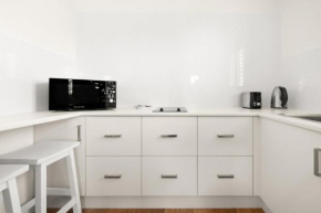 Idyllic unit in Little Manly - Steps from the sand, Sydney